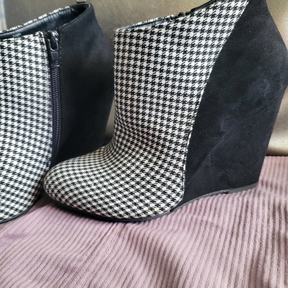 Madden Girl Black and White Houndstooth Booties - Picture 4 of 6